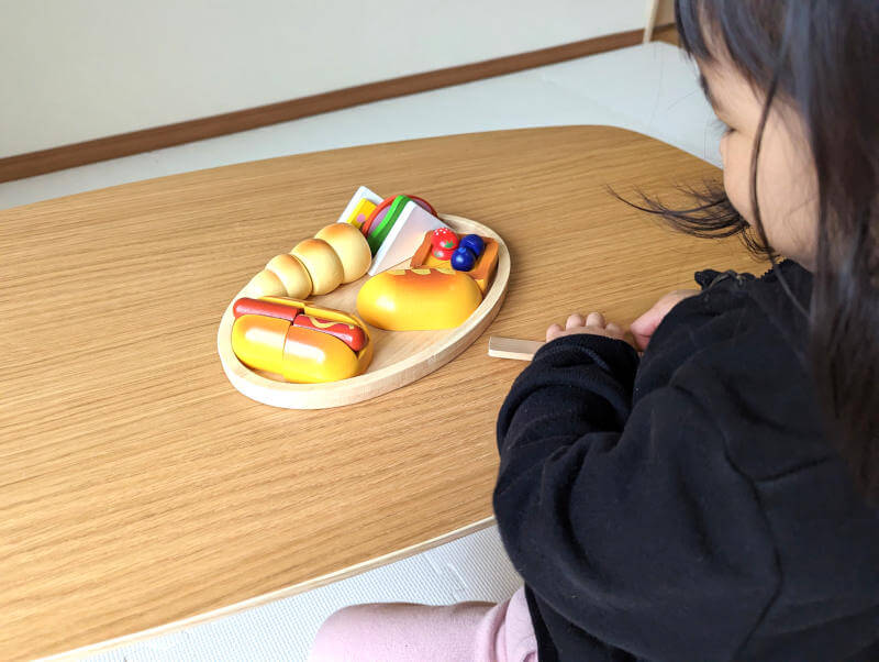 エドインターパン職人で遊ぶ3歳児